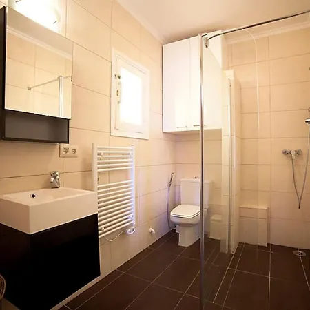 Belucra,10p,seaview,jacuzzi,pool וילה