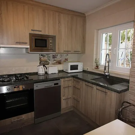 Belucra,10p,seaview,jacuzzi,pool וילה