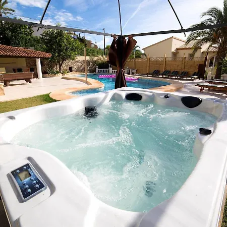 Belucra,10p,seaview,jacuzzi,pool וילה קלפה