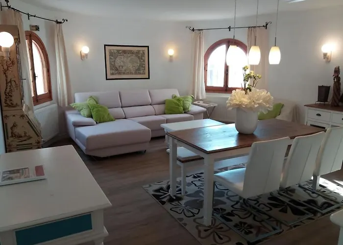 Willa Belucra,10p,seaview,jacuzzi,pool